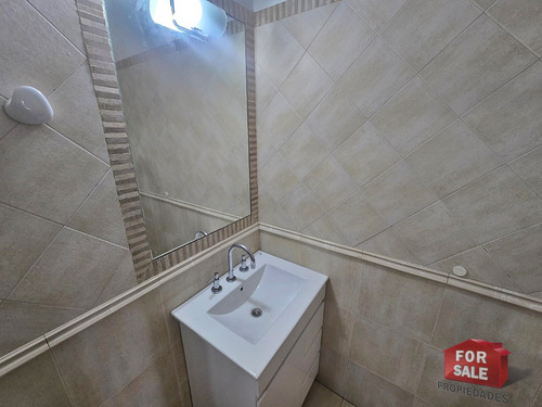Extraordinario Piso De 3 Ambientes Con Dependencia, Cochera Y Balcón