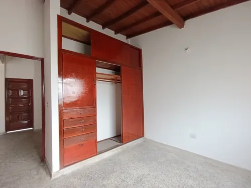 Casa En Venta En Ciudad Jardin. Cod V30481