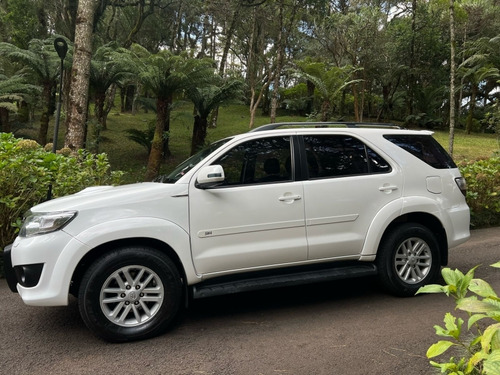 Toyota Hilux SW4 3.0 SRV 4X4 7 LUGARES 16V TURBO INTERCOOLER DIESEL 4P AUTOMÁTICO