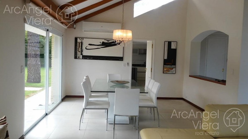 Casa Con Piscina En Playa Mansa - Punta Del Este
