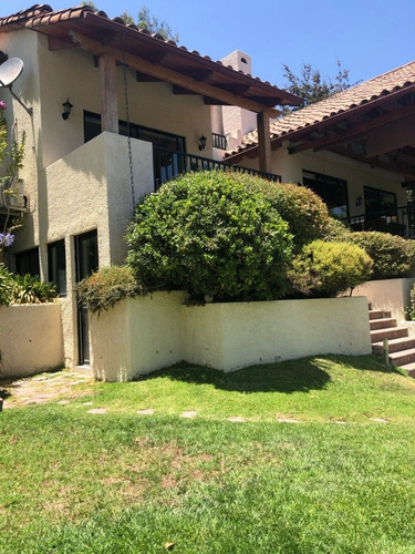 Imagen 2 de 16 de Vendo Preciosa Casa Con Lindos Jardines Y Piscina