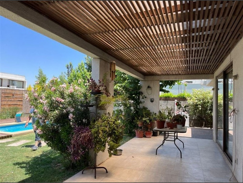 Casa Mediterránea En Condominio Y Piscina 3d/3b