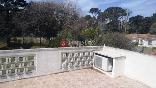 Casa En Punta Del Este, Playa Mansa, Cerca Del Mar, Venta, Alquiler Anual, Y Temporada- Ref: 6622