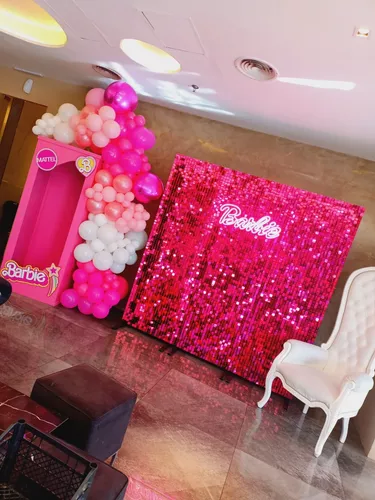 Fiesta temática BARBIE decoracion con globos y shimmer wall + caja