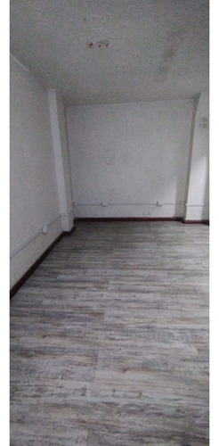 Arayabroker Arrienda Excelente Local En Callle Moneda A Paso