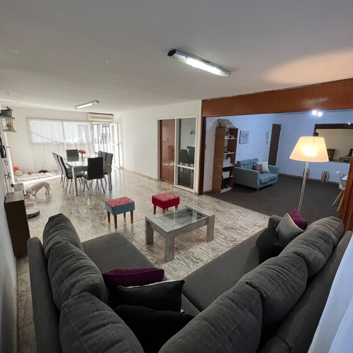 Vendo Casa De 4 Dormitorios En Barrio Parque Chacabuco Con Excelente Ubicación