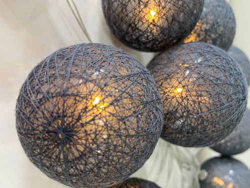 Imagem 2 de 3 de Cordão Luz Led 10 Bolinhas 6cm Luminária A Pilha Decoração