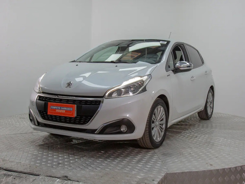 Peugeot 208 1.2 Signature Puretech 4x2 82 Mt5 5p 2021