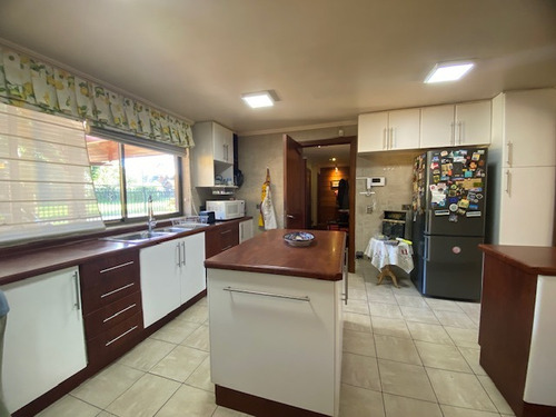Vende Amplia Casa Familiar De 5d-4b, Portal De La Frontera