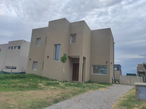 Casa  En Venta Ubicado En Santa Lucia, Pilar Del Este, G.b.a. Zona Norte