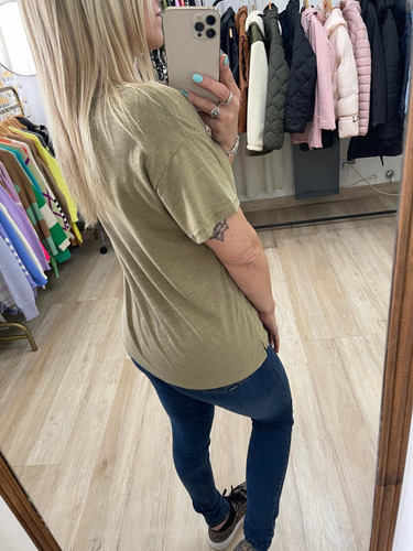 Imagen 7 de 7 de Remera Básica Bordada Mujer The Big Shop