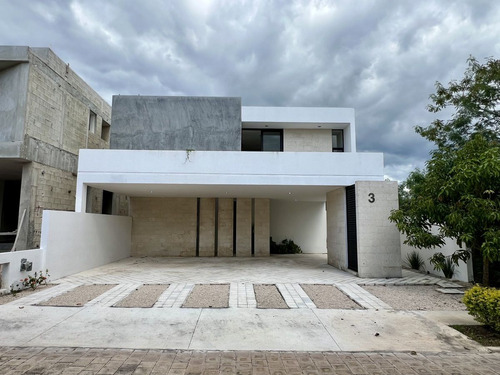 Casa Residencial En Venta, Privada Gaviones. Entrega Inmediata