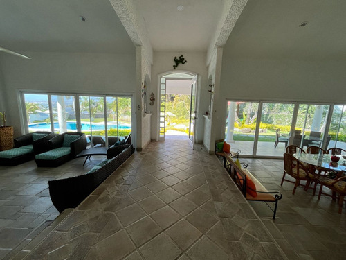 Venta De Casa En Cuernavaca, Col. 3 De Mayo, 2400 Mts