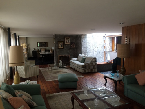 Imagen 3 de 14 de Casa En Un Solo Nivel Rodeada De Jardín Para Re Modelar