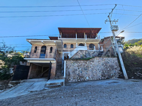 Se Renta Casa En Agua Azul,puerto Vallarta,jalisco.