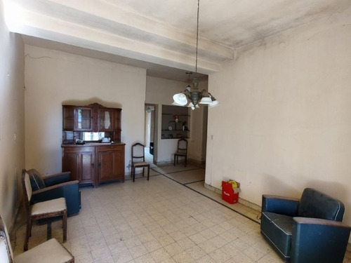 Imagen 3 de 26 de 25 De Mayo Entre Sarmiento Y Congreso, Casa De 2 Dormitorios Con Amplio Jardin