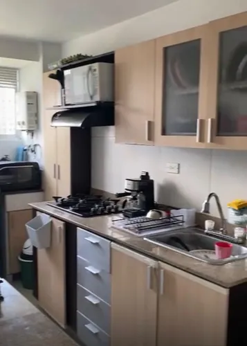Arriendo Lindo Apartamento Con Espectacular Vista En La Unidad Residencial Colinas De Los Bernal, Ubicada En La Loma De Los Bernal.