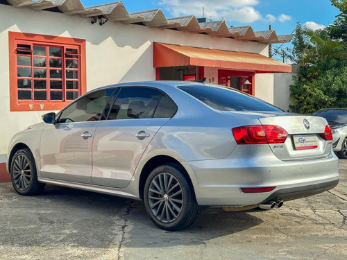 Volkswagen Jetta 2.0 tsi highline 211cv gasolina 4p tiptronic