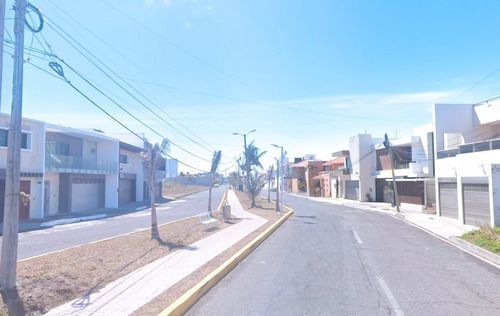 Amplia Casa En Venta En Av. Costa De Oro, Costa De Oro Veracruz, Veracruz. Cmr.