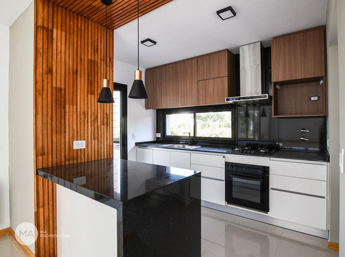 Casa 3 Dormitorios, Jardín, Piscina - Puerto Roldán Barrio Cerrado - Roldán | Venta