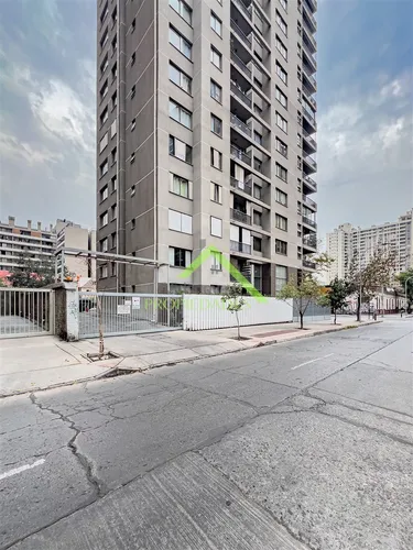 Metro Santa Isabel, Cerca Barrio Italia