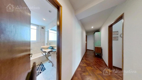 Venta De Departamento En Belgrano R De 5 Ambientes.