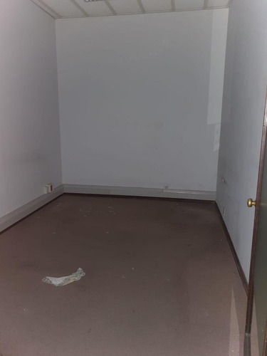 Imagen 6 de 30 de Edificio Entero En Piedras Esq Misiones