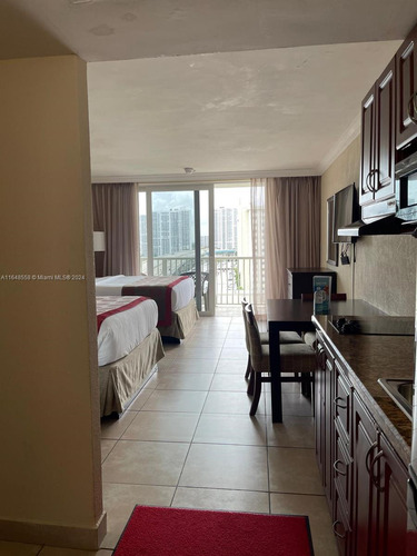 Departamento En Venta - 1 Dormitorio 1 Baño - Cochera - Miami, Florida