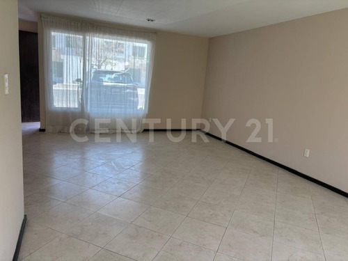 Casa En Renta En Condominio Bosque De Los Encinos El Mirador, Qro.