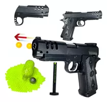 Uma Pistola De Brinquedo Preto Com Um Silenciador. Armas Infantis. Sobre Um  Fundo Branco Isolado Imagem de Stock - Imagem de disparar, incêndio:  214034477