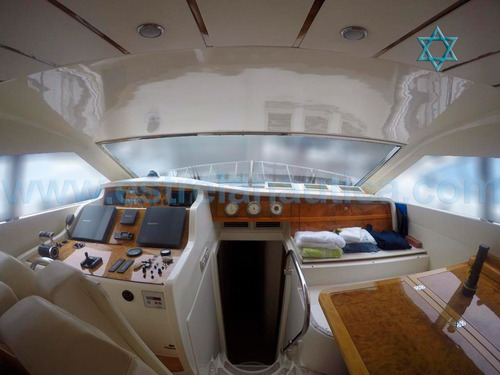 Imagem 8 de 10 de Lancha Ferretti 55 Iate Ambar Axtor Intermarine Armada