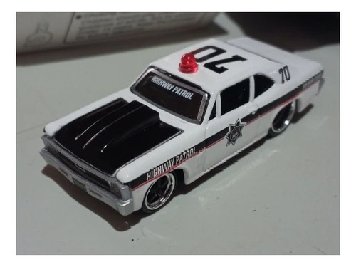 Chevrolet Nova Patrulla Escala 1:64 1/64 Bburago Coleccion Color Blanco