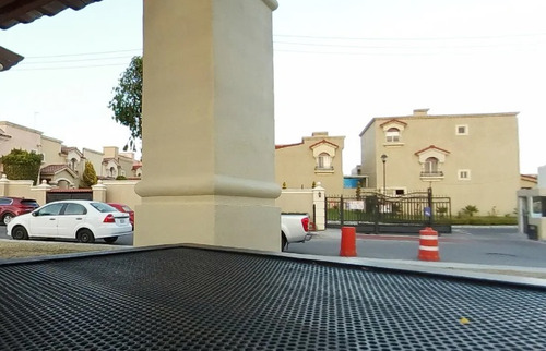 Casa Con Excelente Ubicación Y Seminueva Arf