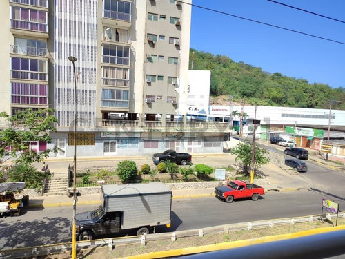 Imagen 6 de 8 de Local En Puerto La Cruz. Centro Comercial Beg Center