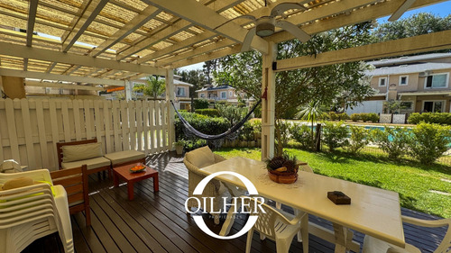 Casa En Venta De 3 Dormitorios C/ Cochera!! Dentro De Complejo Con Pileta!