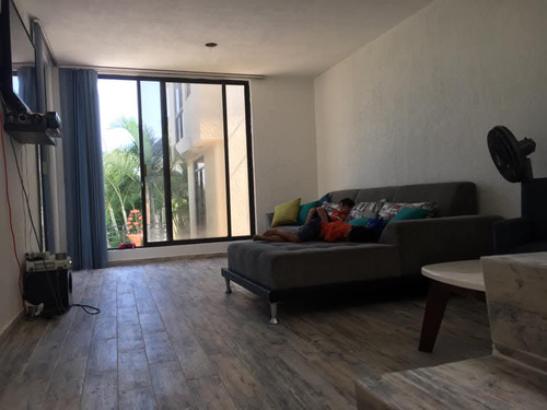 Se Renta Casa Amplia, Amueblada, En Condominio Con Alberca, 3 Recamaras, Jardin, Jacuzzi, Estacionamiento En Burgos, Cuernavaca. Urge.