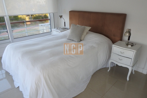 Duplex, Tiene Abajo 2 Dormitoiros Con 2 Baños, Arriba 1 Dormitorio Cn 1 Baño Y Otro Living - Ref: 5308