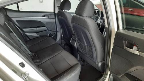 Imagen 6 de 15 de Hyundai Elantra 2018 2.0 Gls Premium At