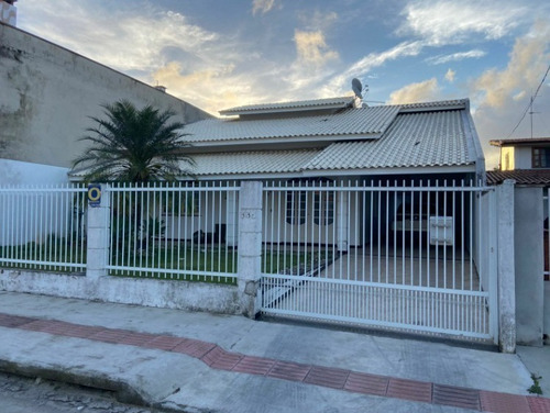 Imagem 3 de 7 de Excelente Casa Com Piscina E Jacuzzi Área De Festas 4 Dormitórios Em Camboriú Bairro Areias Próximo Ao Centro