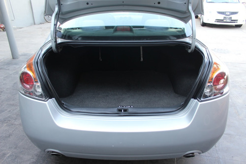 Nissan Altima 2010
