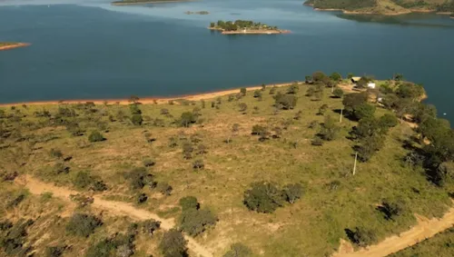 Vende-se Belíssimo Terreno De Marina Às Margens Do Lago De Furnasmg, Com Extensão De 3,8 Alqueires.