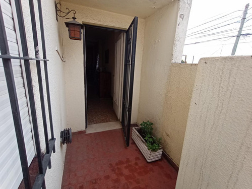 Venta Ph En Lanús Oeste Tipo Casa 100 M2 En 1ºpiso Con Entrada Independiente