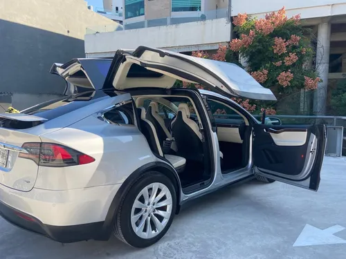 Tesla X 75 D 2017
