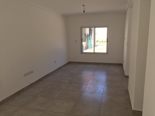 Imagen 18 de 30 de En Venta. Amplia Dupl 125m2 + Patio La Giustina Ii