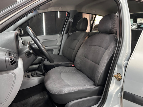 Renault Clio 2 F2 1.2 5 P. AUTHENTIQUE AA