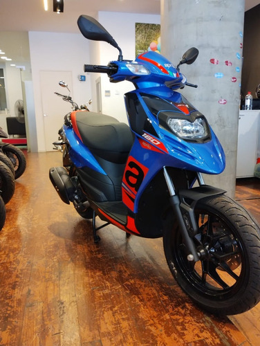 Imagen 2 de 17 de Nuevo Scooter Aprilia Sr 160 Azul Inyección Abs