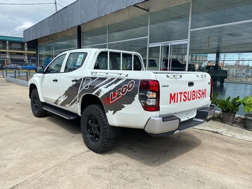 Imagen 3 de 7 de Mitsubishi L 200