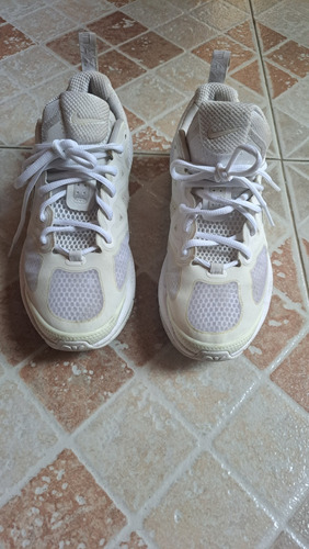 Zapatos Blancos Nike Air Max Genome Talla 6.5big Kids Usados