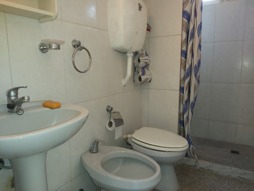 Imagen 9 de 17 de Apartamento Muy Luminoso. Vista Este Y Oeste. Muy Acogedor.gastos Bajos