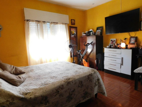 Imagen 2 de 15 de Casa De 3 Dormitorios Sobre Cnel Raíz A Pasitos De Aparicio Saravia (centro Comercial)